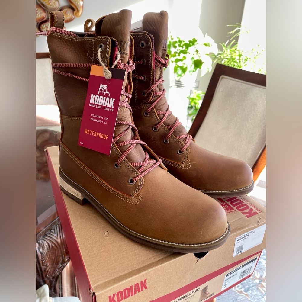 Kodiak - Women's Cloverdale Plaid Boots